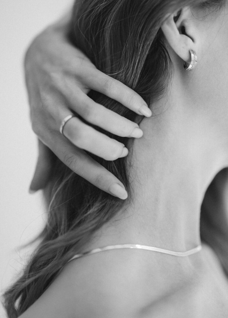 Kobieca szyja podczas sesji kobiecej