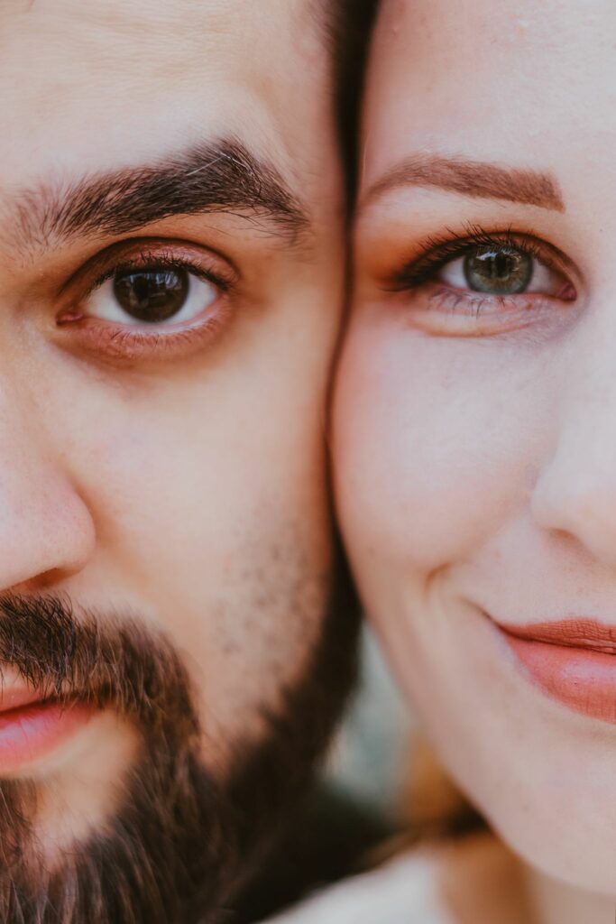 Sesja poślubna na tle kontenerów podczas sesji zdjęciowej