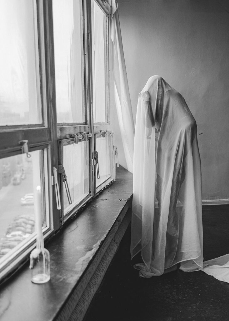 Sesja miłosna pary w studio podczas sesji zdjęciowej