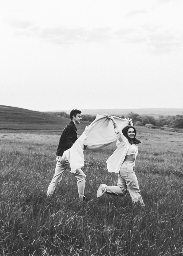 Sesja miłosna pary w studio podczas sesji zdjęciowej