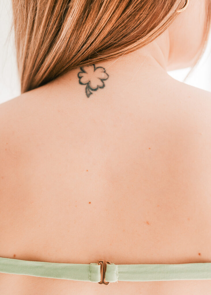 Kobiece plecy podczas sesji kobiecej