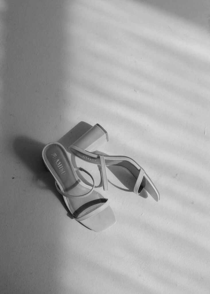 Kobiece buty podczas sesji kobiecej